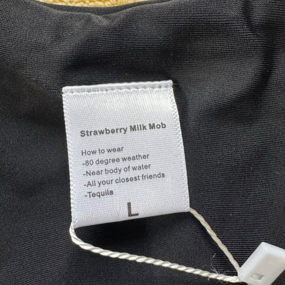 Strawberry Milk Mob Black Sporty Bikini Set L - Picture 5 of 6